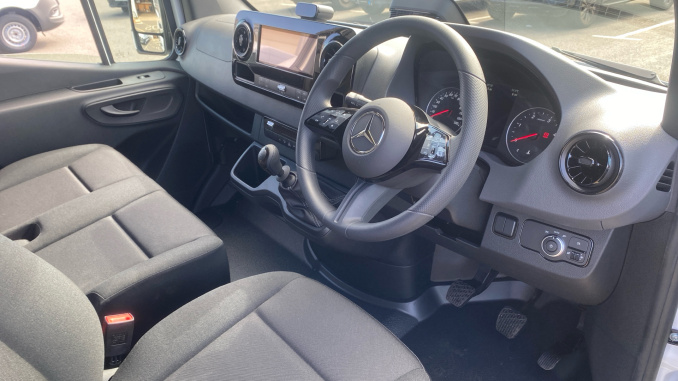 Mercedes-Benz Sprinter 315Cdi L3 Diesel Rwd 3.5t H2 Pro Van 9G-Tronic - Image 3